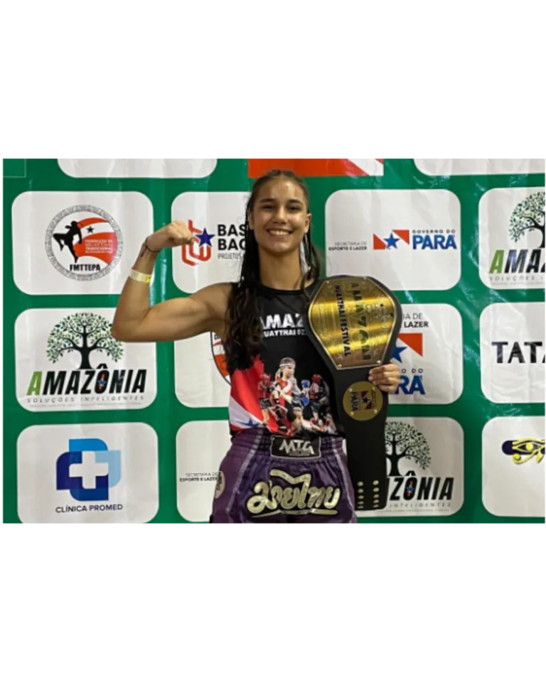 Yara Hevellyn, paciente do Dr. Victor Duarte: Atleta da Seleção Brasileira de Muay Thai